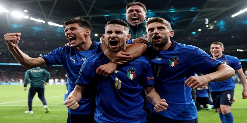 Tỷ số bóng đá Ý khiến người hâm mộ phải đứng ngồi không yên